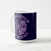Radikalisiert durch einfachen Anstand Kaffeetasse (Vorderseite Links)