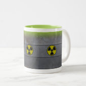 Radioactive Mug Zweifarbige Tasse (VorderseiteRechts)
