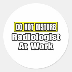 Radiologe bei der Arbeit Runder Aufkleber