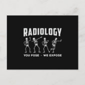 Radiologie, die Sie Pose, wir setzen Technologen X Postkarte (Vorderseite)