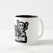 Radiologie Pun nehmen wir eine Skelfie-Tasse Zweifarbige Tasse (VorderseiteRechts)