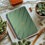 Raffinierte Sage Green & Gold iPad Mini Hülle<br><div class="desc">Raffinierte Sage Green & Gold iPad Smart Cover - Mit Elegance schützen Sie Ihr iPad durch unsere Sage Green & Gold Smart Cover, das ideale Zubehör für alle, die Stil und Funktion schätzen. Das elegante, grün gestrichene Cover mit goldfarbenen Streifen verleiht Ihrem Gerät eine Touch von Eleganz, die es perfekt...</div>