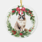 Ragdoll Cat Red Bow Holly Wreath Keramik Ornament (Vorne)
