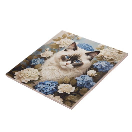 Ragdoll Katze mit Blue Hydrangea-Blume Fliese (Seite)