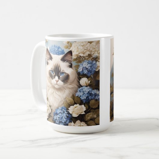 Ragdoll Katze mit Blue Hydrangea-Blume Kaffeetasse (Vorderseite Links)