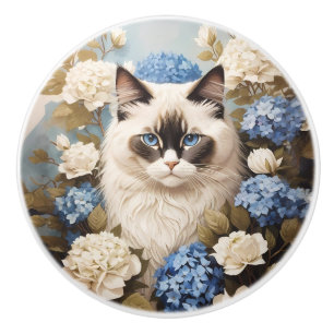 Ragdoll Katze mit Blue Hydrangea-Blume Keramikknauf