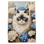 Ragdoll Katze mit Blue Hydrangea-Blume Mittlere Geschenktüte (Rückseite)