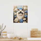 Ragdoll Katze mit Blue Hydrangea-Blume Poster (Küche)