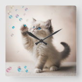 Ragdoll Kitten mit Seifenblasen Quadratische Wanduhr (Vorderseite)