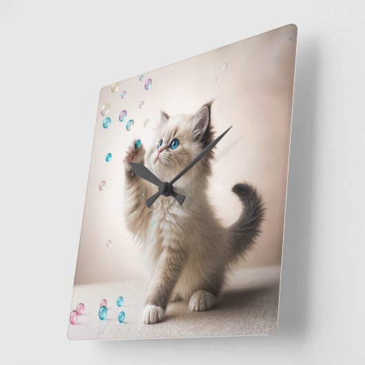 Ragdoll Kitten mit Seifenblasen Quadratische Wanduhr (Winkel)