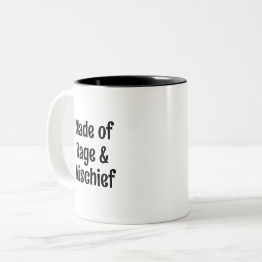 Rage and Mischief Brittany Dog Zweifarbige Tasse (Vorderseite Links)