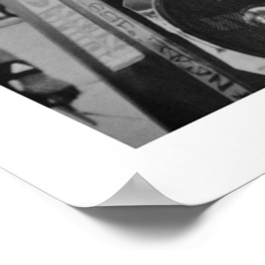 Raheem + sein Radio 4eva Poster (Ecke)