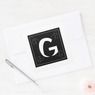 Rahmen und blühendes Monogramm Buchstabe G auf Wei Quadratischer Aufkleber