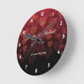 Rain Hearts Runde Wanduhr (Winkel)