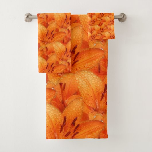 Rain-Kissed Orange Asiatic Tiger Lilies Badhandtuch Set (Insitu)