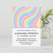 Rainbow 7. Geburtstag Einladungen Pastel Niedlich (Stehend Vorderseite)