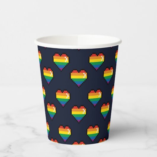 Rainbow 8 Bit Herzmuster Pappbecher (Links)