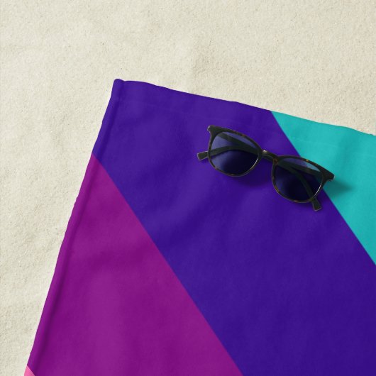 Rainbow 8 Stripe Gay Pride Custom Monogram Initial Strandtuch (Beispiel)