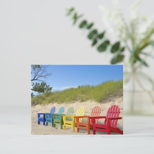 Rainbow Adirondack Beach Stühle Postkarte (Stehend Vorderseite)