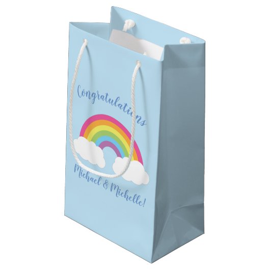 Rainbow Baby Dusche Mittlere Geschenktasche Kleine Geschenktüte (Rückseite Schrägansicht)