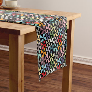 Rainbow Black Geometric Pinwheel Muster Kurzer Tischläufer