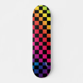 Rainbow & Black Schachbretts & Name oder Text Skateboard (Vorne)