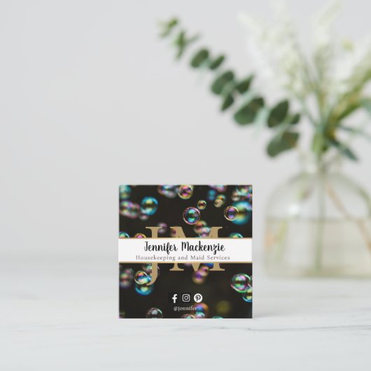 Rainbow Bubbles Housekeeping and Maid Services Quadratische Visitenkarte (Stehend Vorderseite)