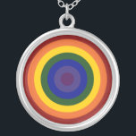 Rainbow Bullseye Versilberte Kette<br><div class="desc">Konzentrische Kreise bilden einen regenbogenfarbenen Stierkampf. Der äußerste Kreis ist rot,  gefolgt von orange,  gelb,  grün,  blau,  indigo und endet mit violett in der Mitte. Feiern Sie Ihren LGBT-Stolz oder Ihre Liebe von Regenbogen! Digitales 7500 x 7500 Pixel Bild. Copyright ©2011 Claire E. Skinner,  Alle Rechte vorbehalten.</div>