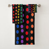 Rainbow Candy Dots auf Schwarz Badhandtuch Set (Insitu)