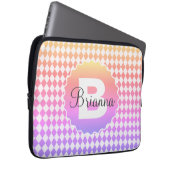 Rainbow-Checkerboard mit Monogram-Name Laptopschutzhülle (Vorne Rechts)