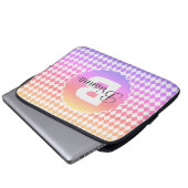 Rainbow-Checkerboard mit Monogram-Name Laptopschutzhülle (Vorne Knopf)