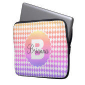 Rainbow-Checkerboard mit Monogram-Name Laptopschutzhülle (Vorderseite Links)