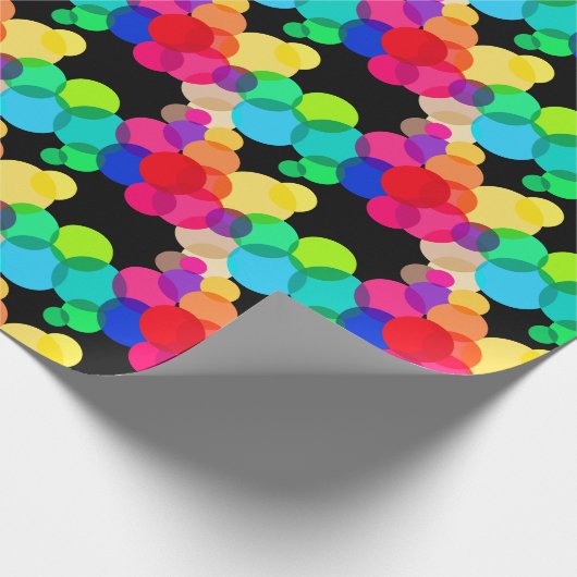 Rainbow Circles on Black Geschenkpapier (Ecke)