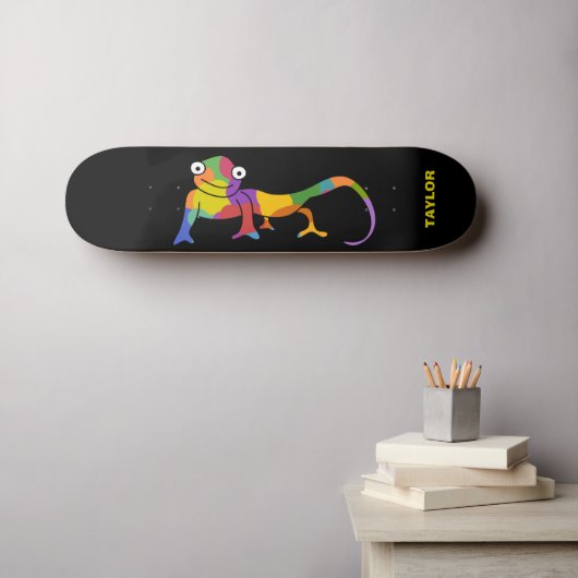 Rainbow Colored Cartoon Chameleon Personalisiert Skateboard (Wandkunst (Horz))