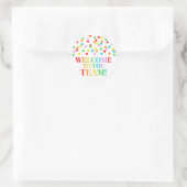 Rainbow Confetti Willkommen im Team Runder Aufkleber (Tasche)