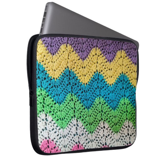 Rainbow Crochet Design Laptopschutzhülle (Vorne Rechts)