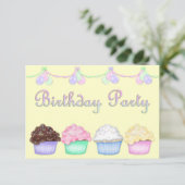 RAINBOW CUPCAKES YELLOW BIRTHDAY PARTY EINLADUNG (Stehend Vorderseite)