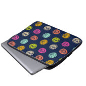 Rainbow Doodle Dot Confetti auf Navy Wrapping Pape Laptopschutzhülle (Vorne Knopf)