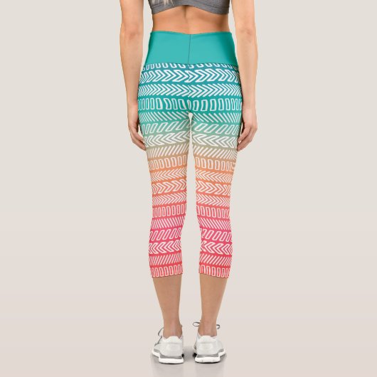 Rainbow Ethnic Pattern Capri Leggings (Rückseite)