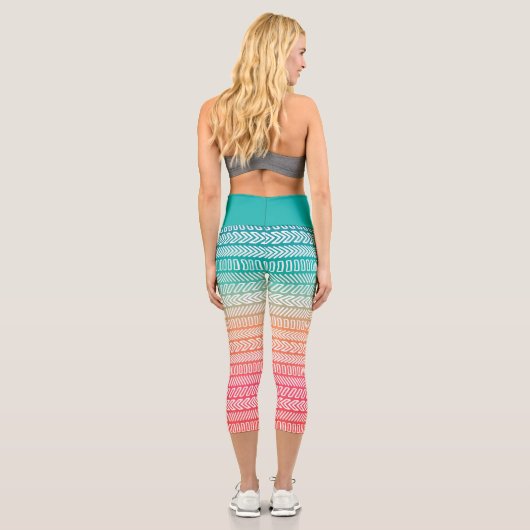 Rainbow Ethnic Pattern Capri Leggings (Rückseite)