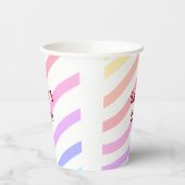 Rainbow-farbene Streifen Pastellfarben Liebe ist L Pappbecher (Links)