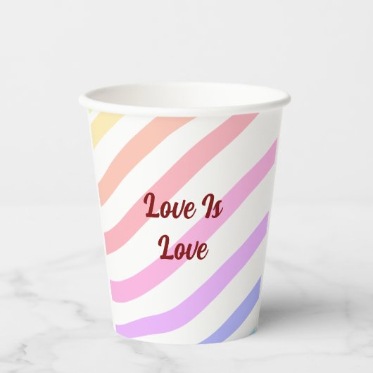 Rainbow-farbene Streifen Pastellfarben Liebe ist L Pappbecher (Vorderseite)