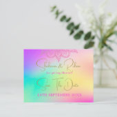 Rainbow-farbige Hochzeit retten das Datum Ankündigungspostkarte (Stehend Vorderseite)
