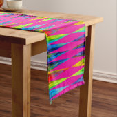 [Rainbow Fiesta] Harlequin Geometric Hot Pink Kurzer Tischläufer (Beispiel)