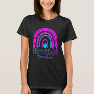 Rainbow First Grade Teacher 1. Klasse Lehrer Lif T-Shirt