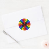 RAINBOW FLAG BUTTON RAYS + Ihr Zeichen oder Monogr Runder Aufkleber (Umschlag)