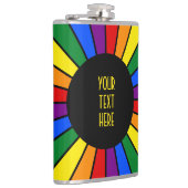 RAINBOW FLAG BUTTON RAYS + Ihr Zeichen oder Text Flachmann (Rechts)