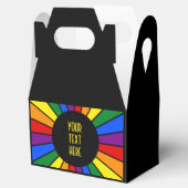 RAINBOW FLAG BUTTON RAYS + Ihr Zeichen oder Text Geschenkschachtel (Geöffnet)