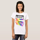 Rainbow Flag Hearts Bride Mutter Name Abzeichen T-Shirt (Vorne ganz)