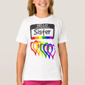 Rainbow Flag Hearts Bride Sister Name Abzeichen T-Shirt (Vorderseite)